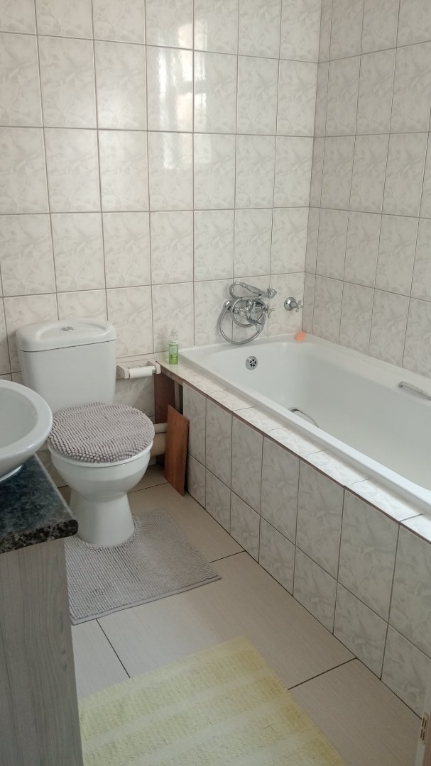 2 Bedroom Property for Sale in Lavender Hill Western Cape